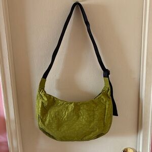 BAGGU Avocado Medium Crescent Bag